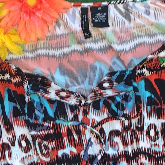 NEW DIRECTION BELL SLEEVED ABSTRACT TOP LIKE NEW - Picture 3 of 4